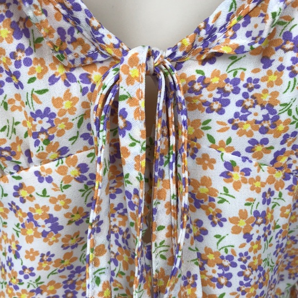 BLUE BLUSH FLORAL TOP WITH BUTTONS, TIE & RUFFLE M - Picture 6 of 16